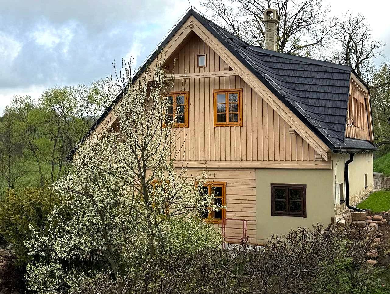 Slunečná roubenka u splavu - Verdek - Východné Čechy