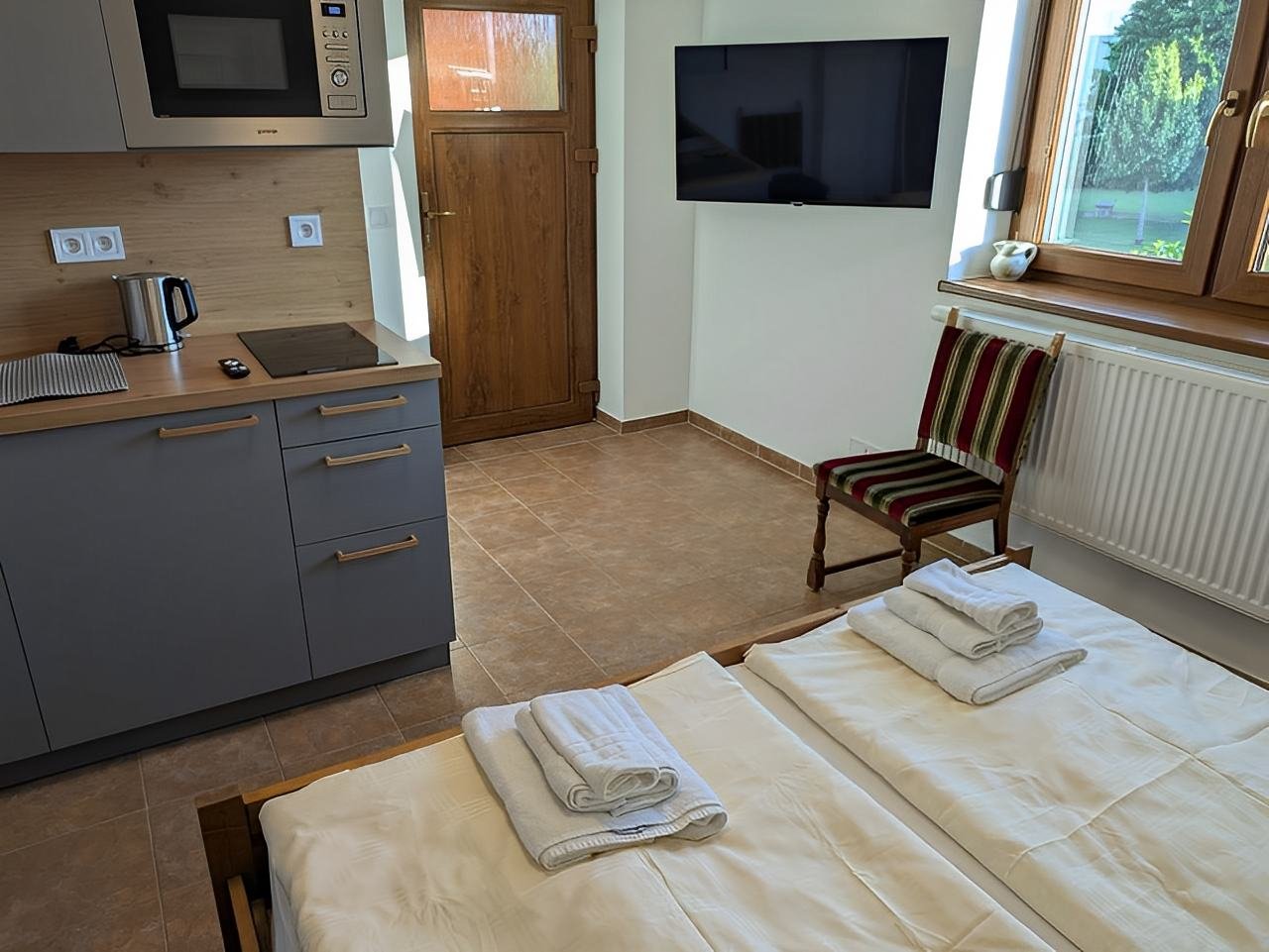 Pohodový apartmán s kuchyní a balkónem - Valtice - Lednicko-Valtický areál