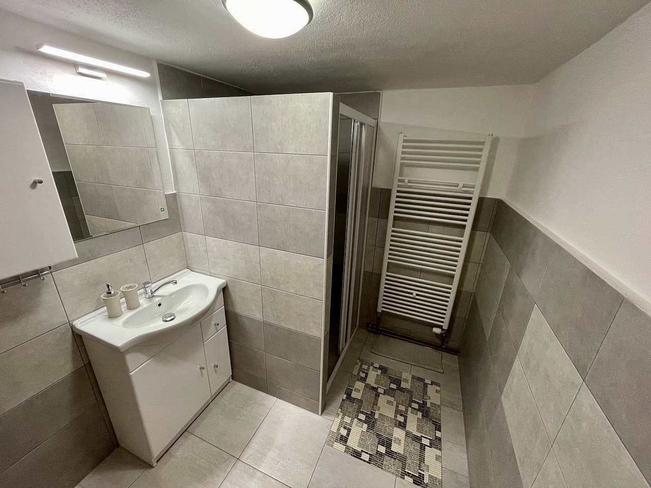 apartmán 1- koupelna