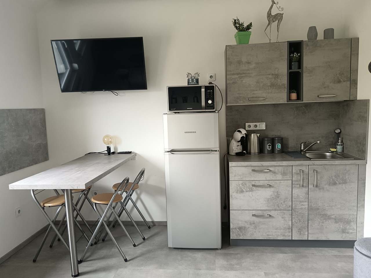 Apartmán 1, obývací pokoj s kuchyňským koutem