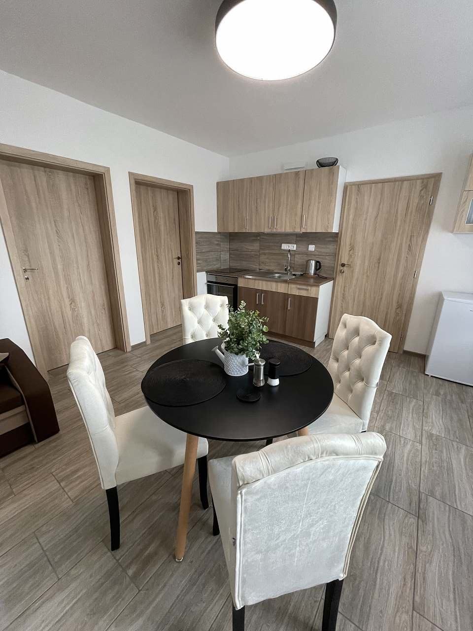 Apartmán 1: Obývák, kuchyně jídelna (možnost přistýlka)