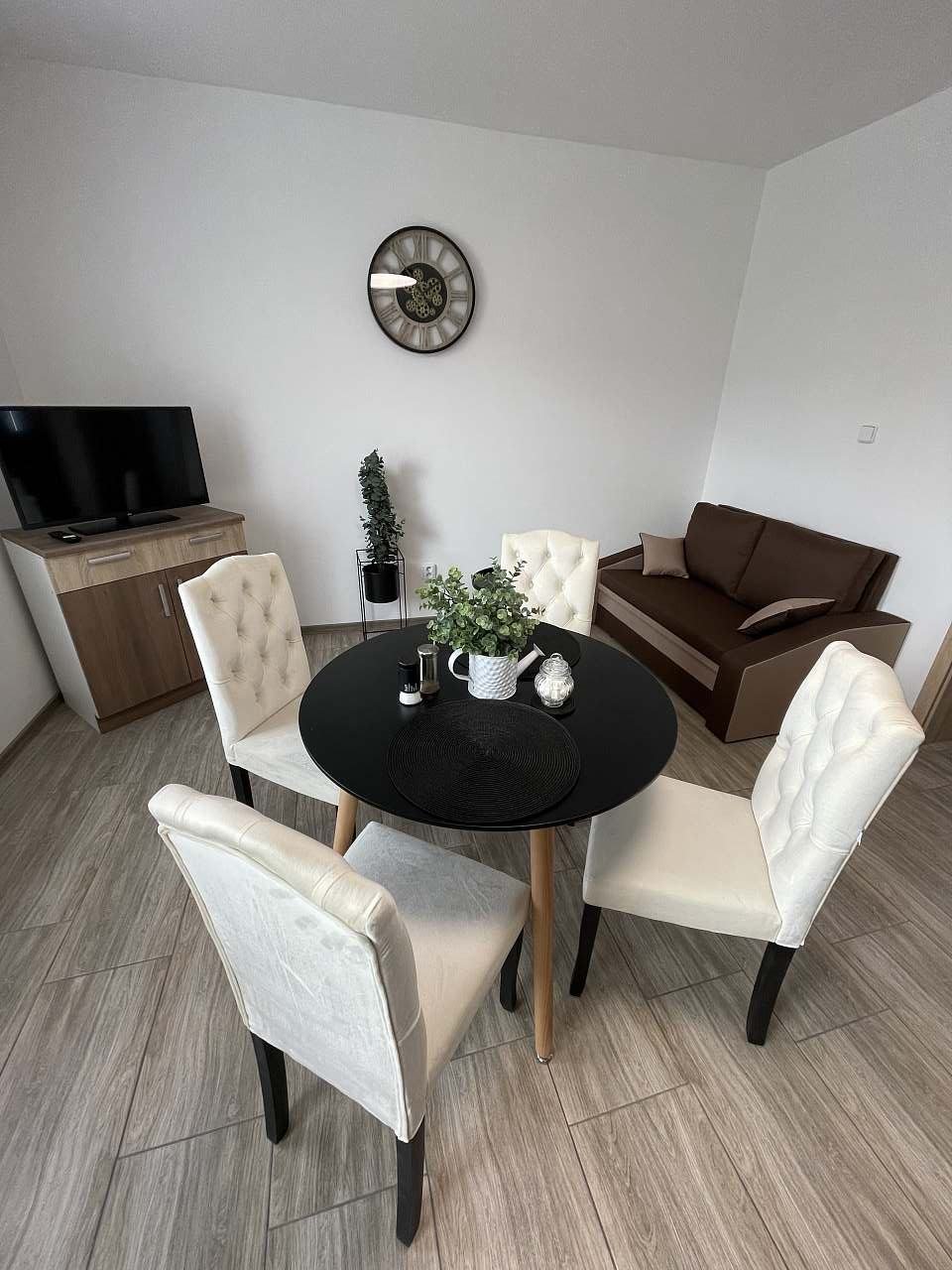 Apartmán 1: Obývák, kuchyně jídelna (možnost přistýlka)