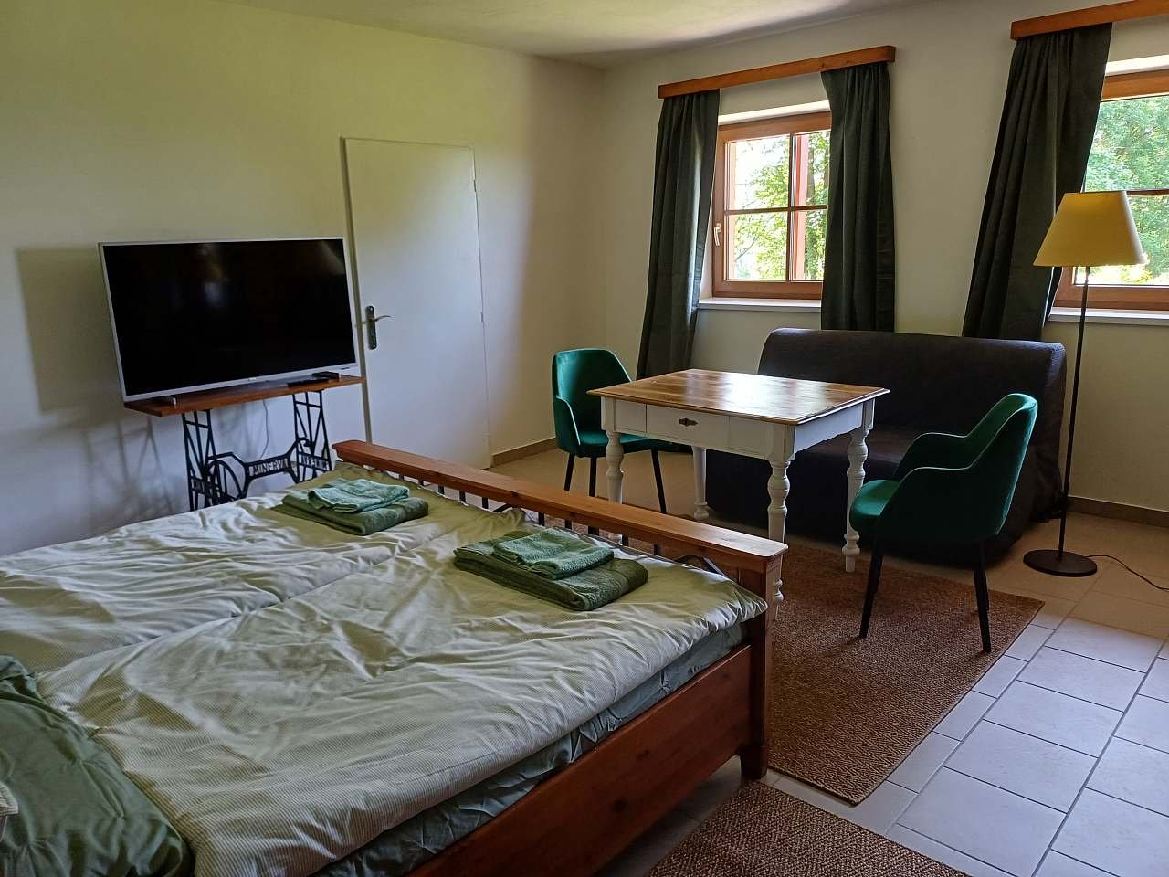 Apartmán 1 s televizí