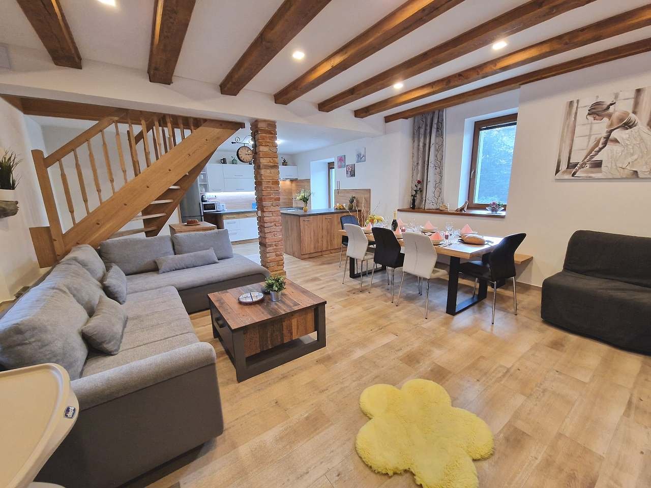 Apartmán 2 obývací pokoj s kuchyní