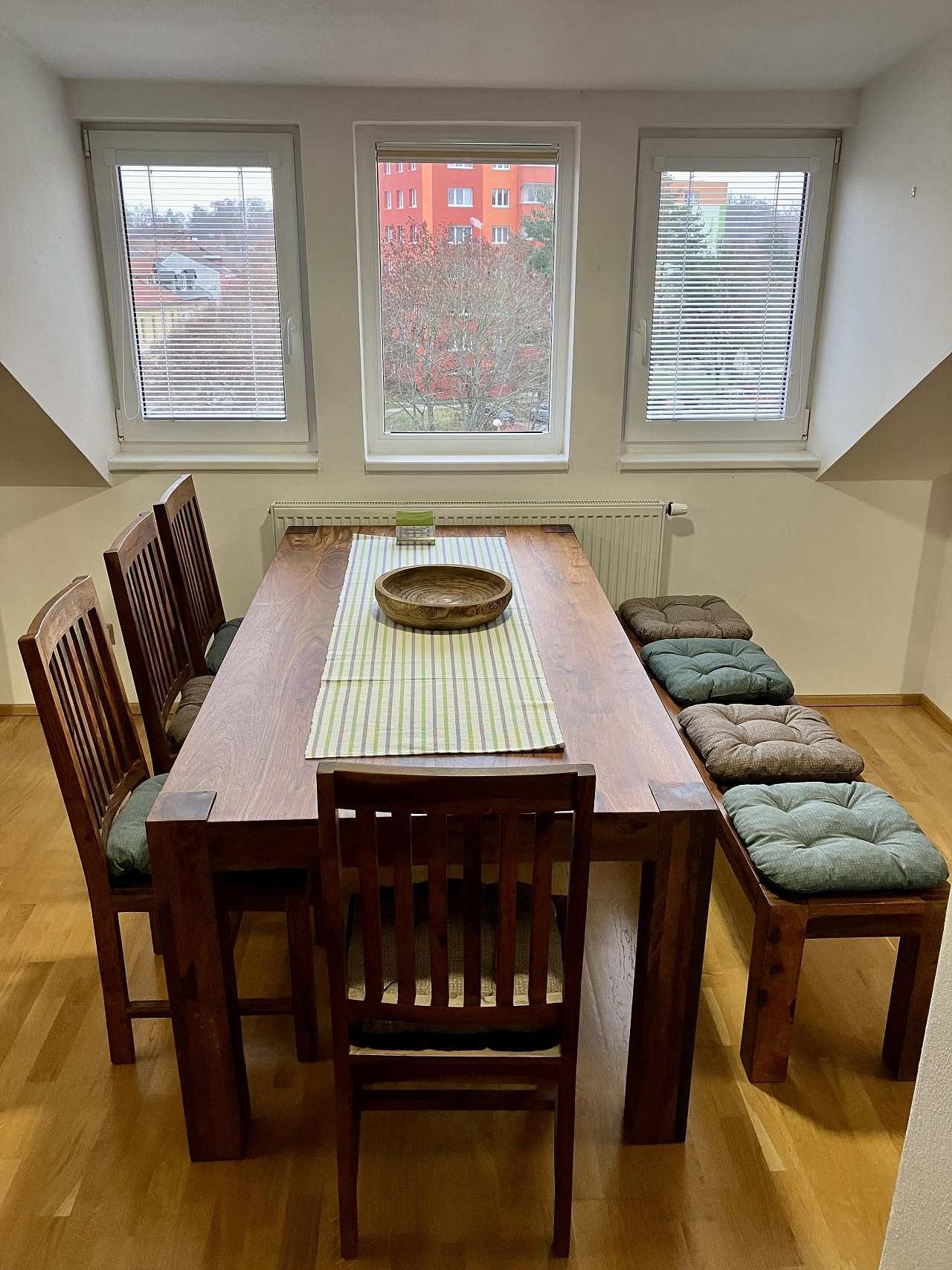 Apartmán 4 + 1 jídelní stůl