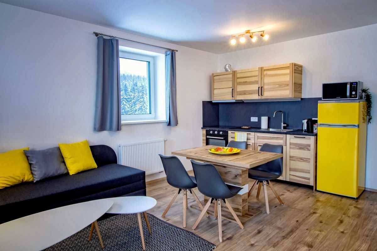 Apartmán AB C306 - obývací pokoj s kuchyňským koutem