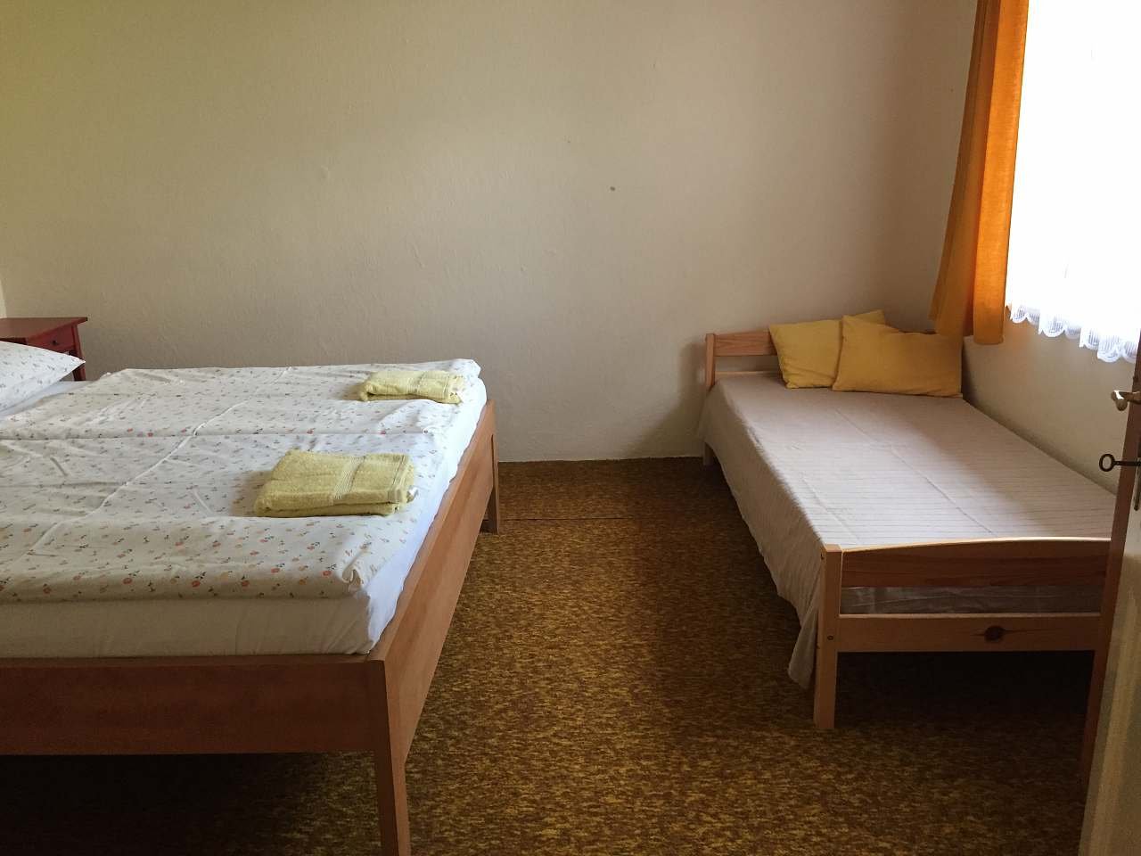 Apartman I. pokojíček (manž.postel,lůžko-max.3osoby)