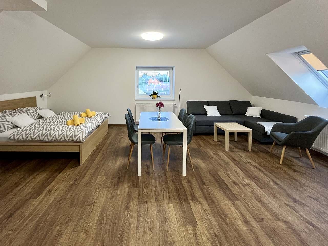Apartmán Klínovec - manželská postel, rozkládací pohovka, posezení