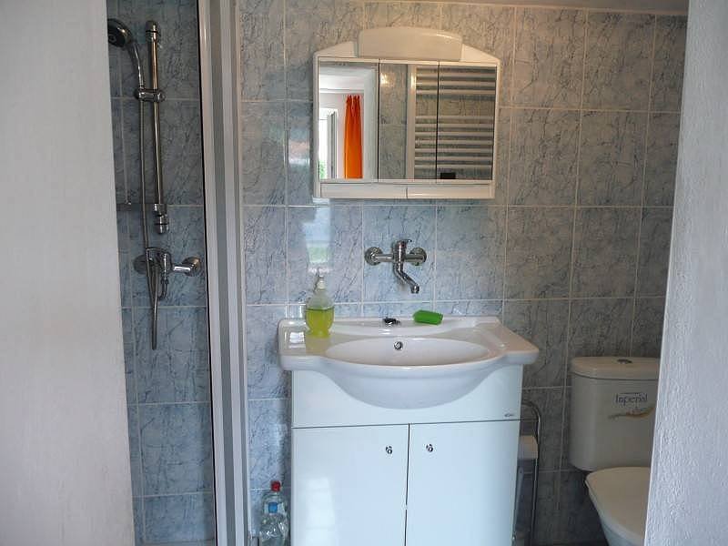 Apartmán přízemí - WC + sprcha
