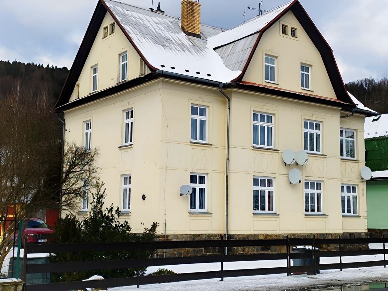 Apartmán u lázní, celkový pohled na budovu