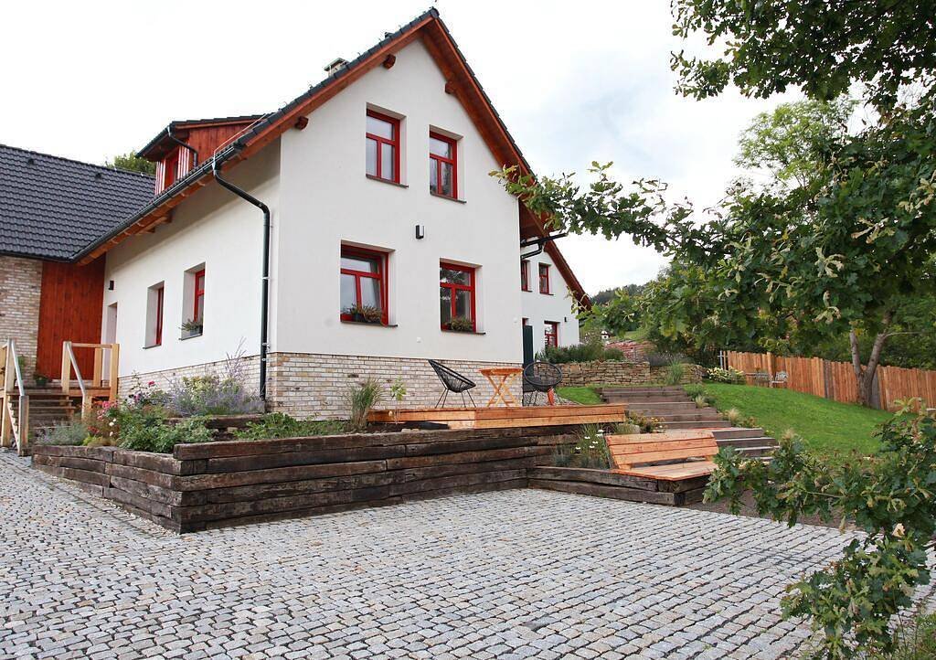 apartmánový dům se zahradou a parkoviště