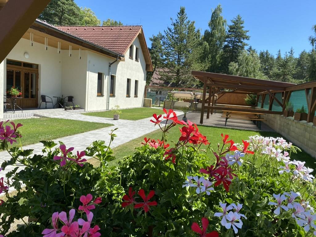 Apartmány k pronájmu Tušť venkovní prostory