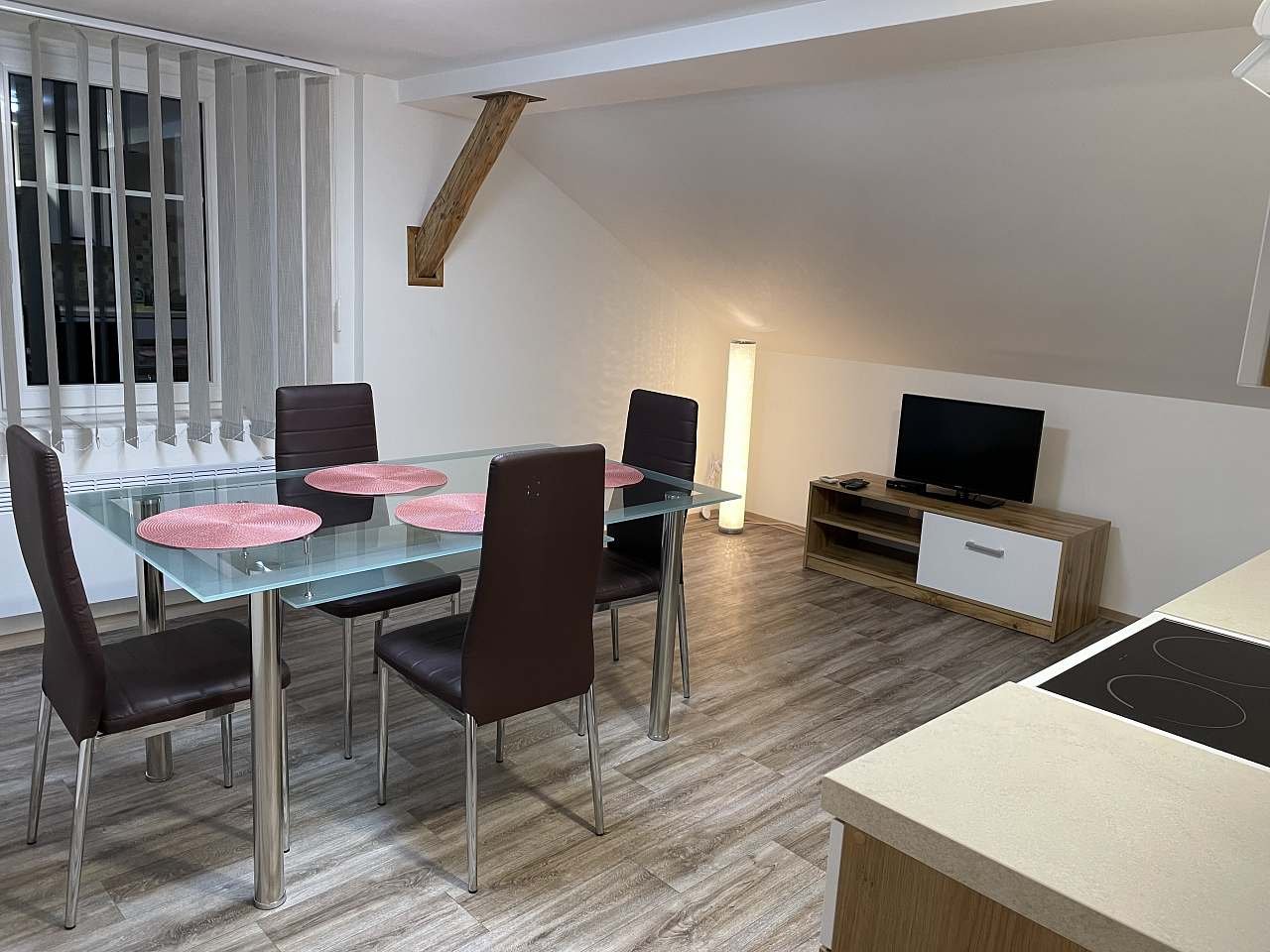 Apartmány na horách u Kučrů Albrechtice Kuchyň + jídelna - apartmán 1