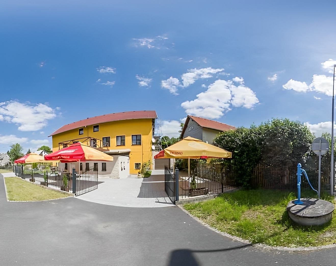 Apartmány - Zámecká restaurace - Jindřichovice