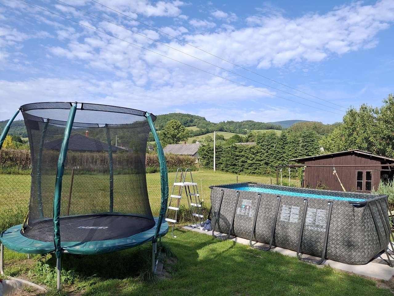 Bazen a trampolína