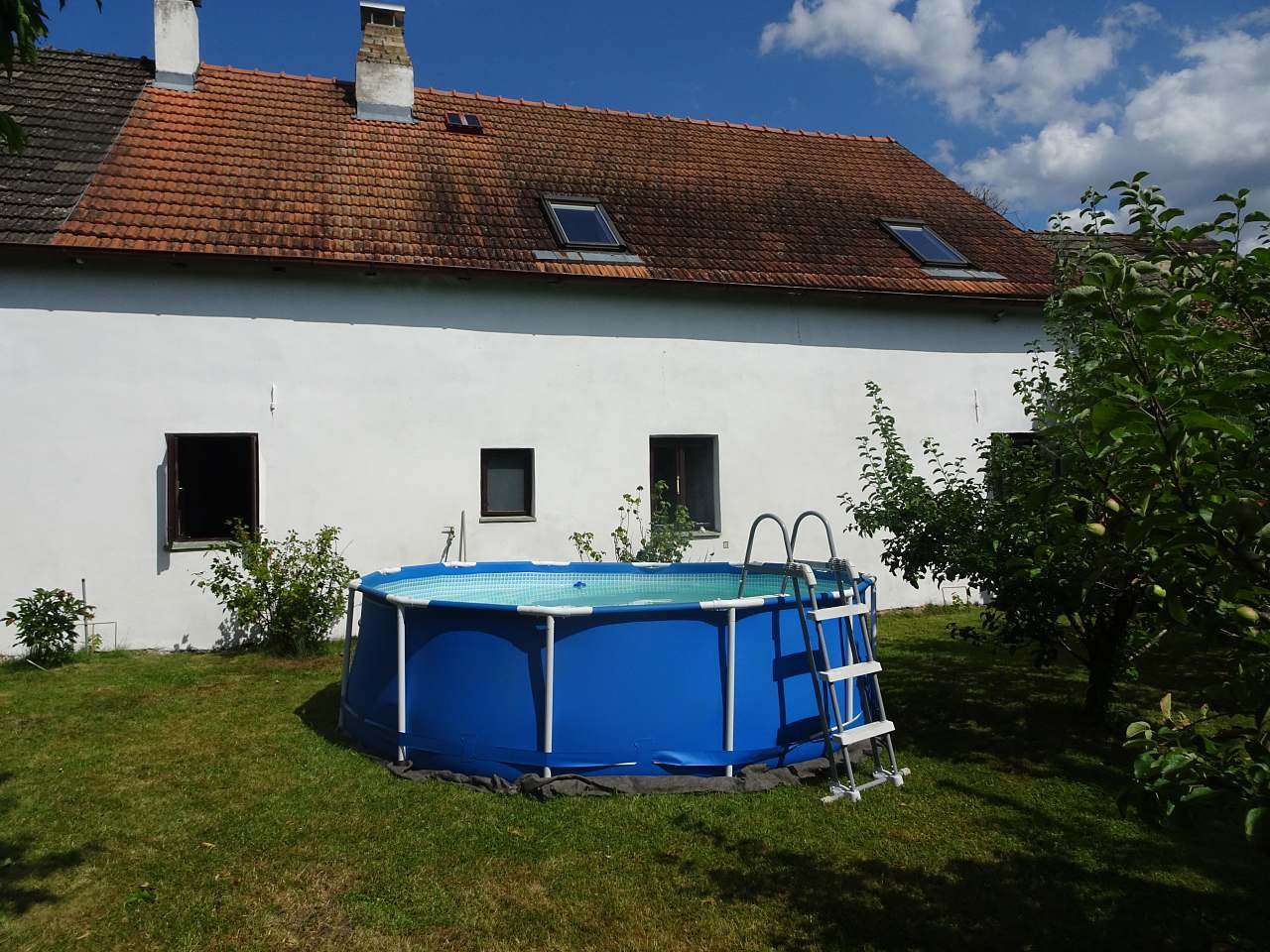 Bazén na zahradě