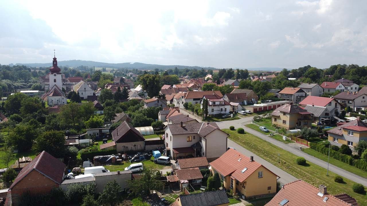 Celkový pohled na město směrem od domu na západ
