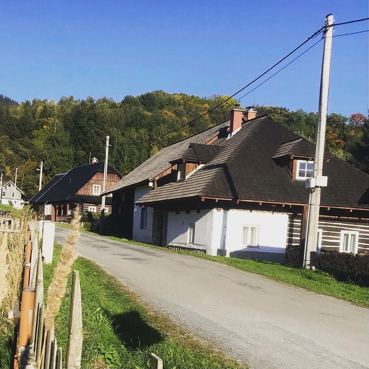 Chaloupka Kunčice pohled od cesty