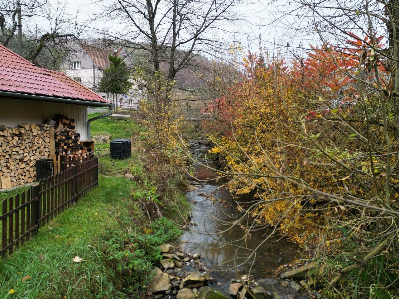 Chaloupka Vlárka prostor za chatou