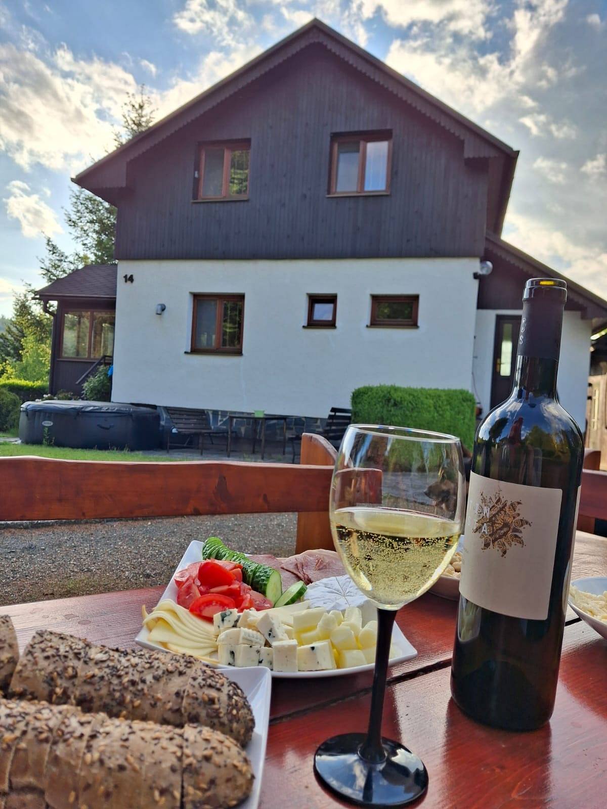 Chalupa na břidlicovém vrchu