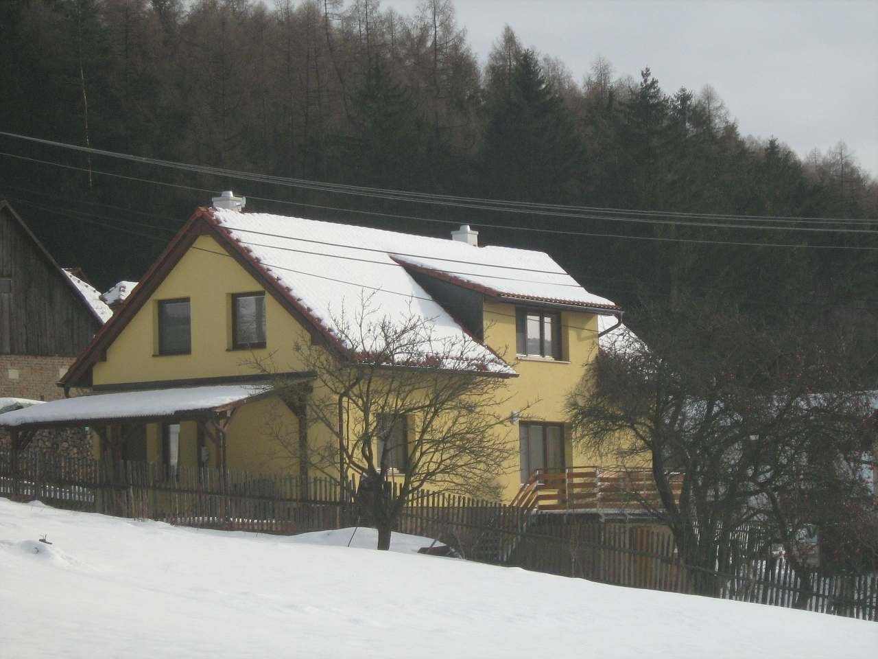 Chalupa Pivonice - pod sněhem