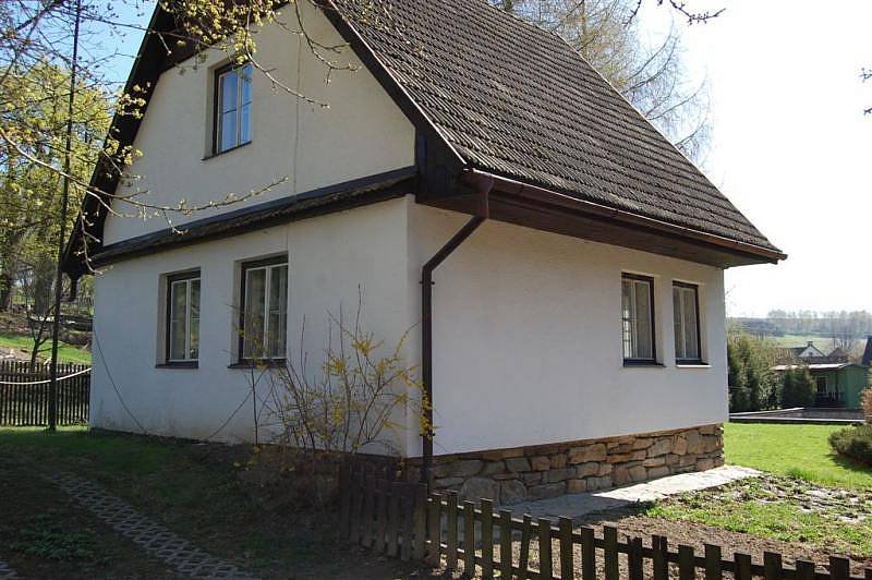 Chalupa Velké Janovice - Pohled od brány