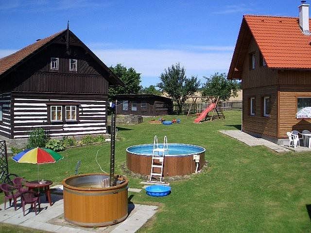 Chalupy Libošovice - Koupací sud s bazénem