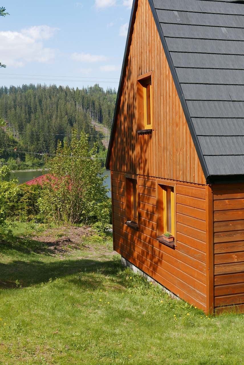 Chata a přehrada