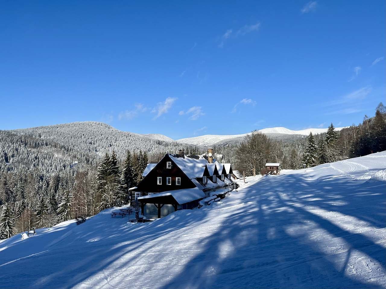 Chata Hubertka Krkonoše - uprostřed ski areálu, krásný výhled