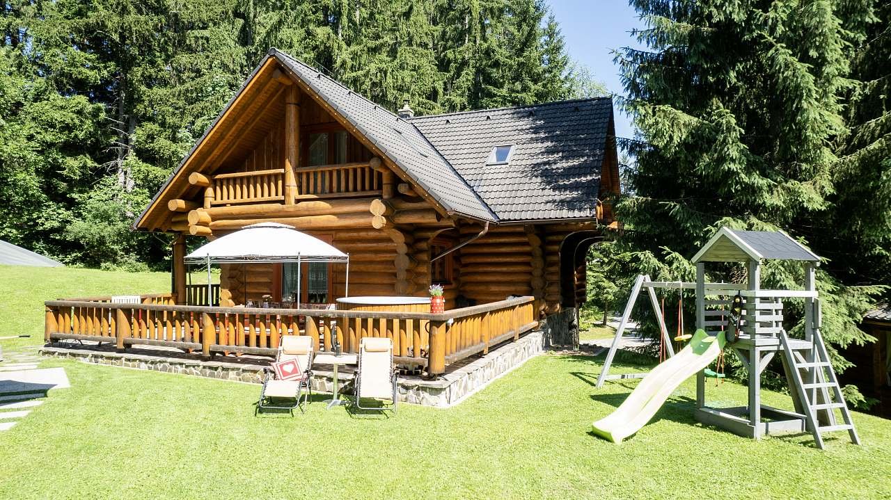Chata Marína a Matej čistinka s hojdačkami a saunou - prenájom