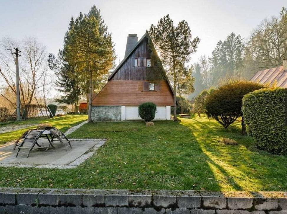 Chata u řeky Lužnice
