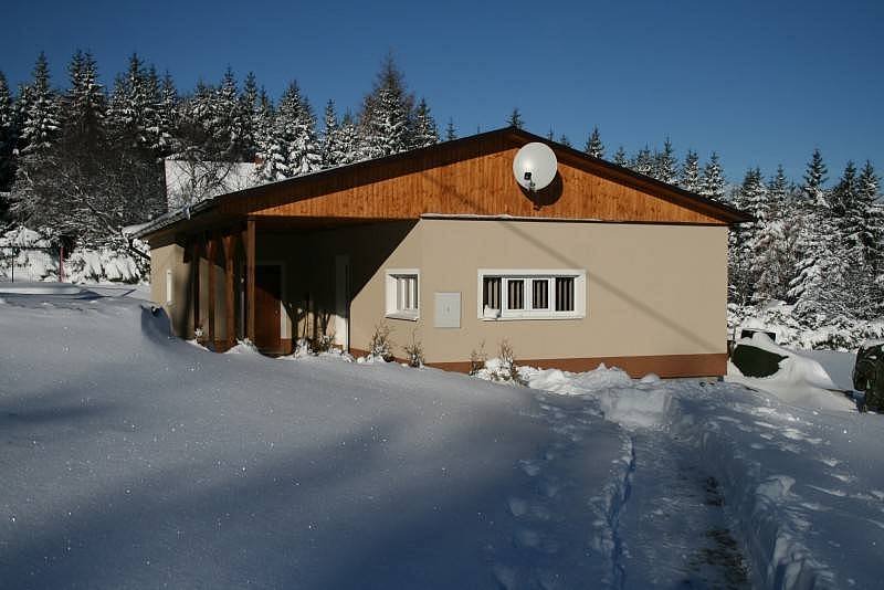 chata v zimě