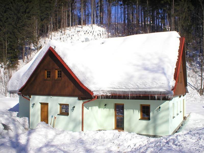 chata v zimě