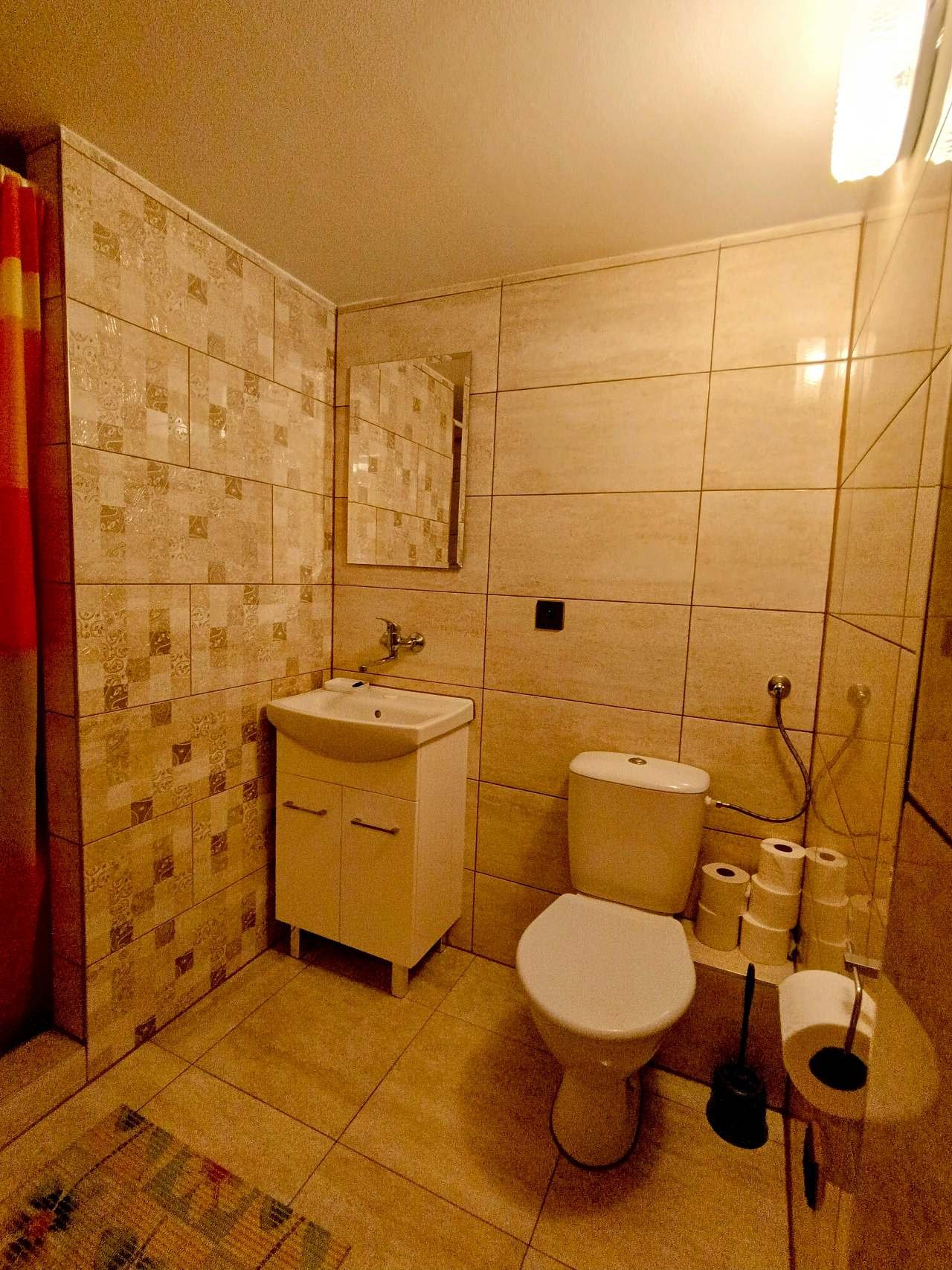 chata vpravo se sklepem