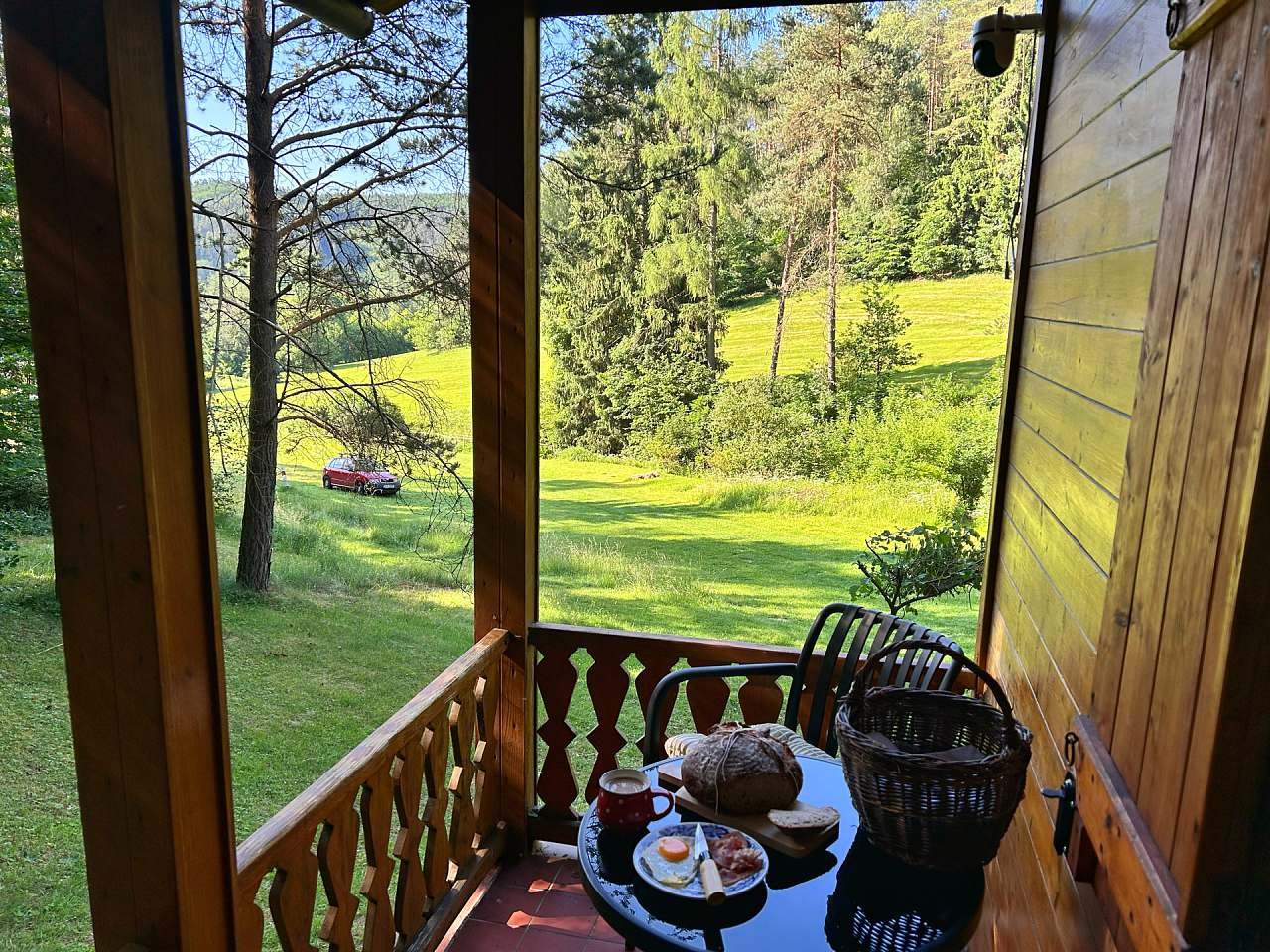 Chata za dubem, veranda