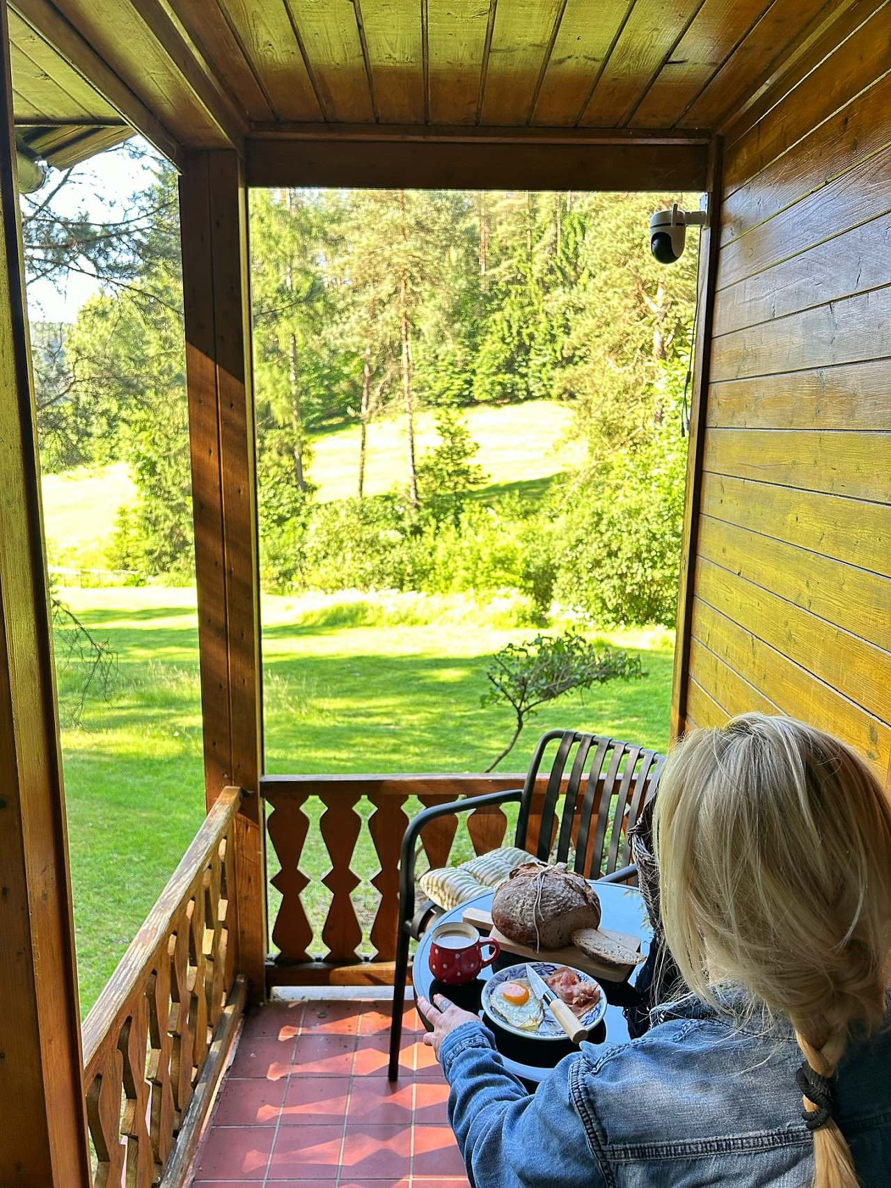 Chata za dubem, veranda