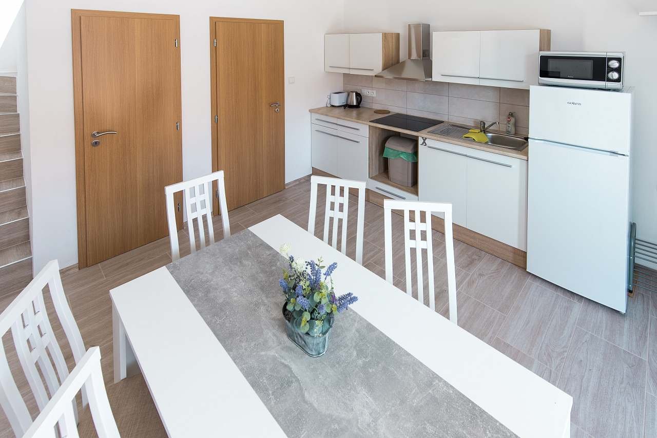 Čtyřlůžkový apartmán – AP1 (Kuchyň s jídelnou)