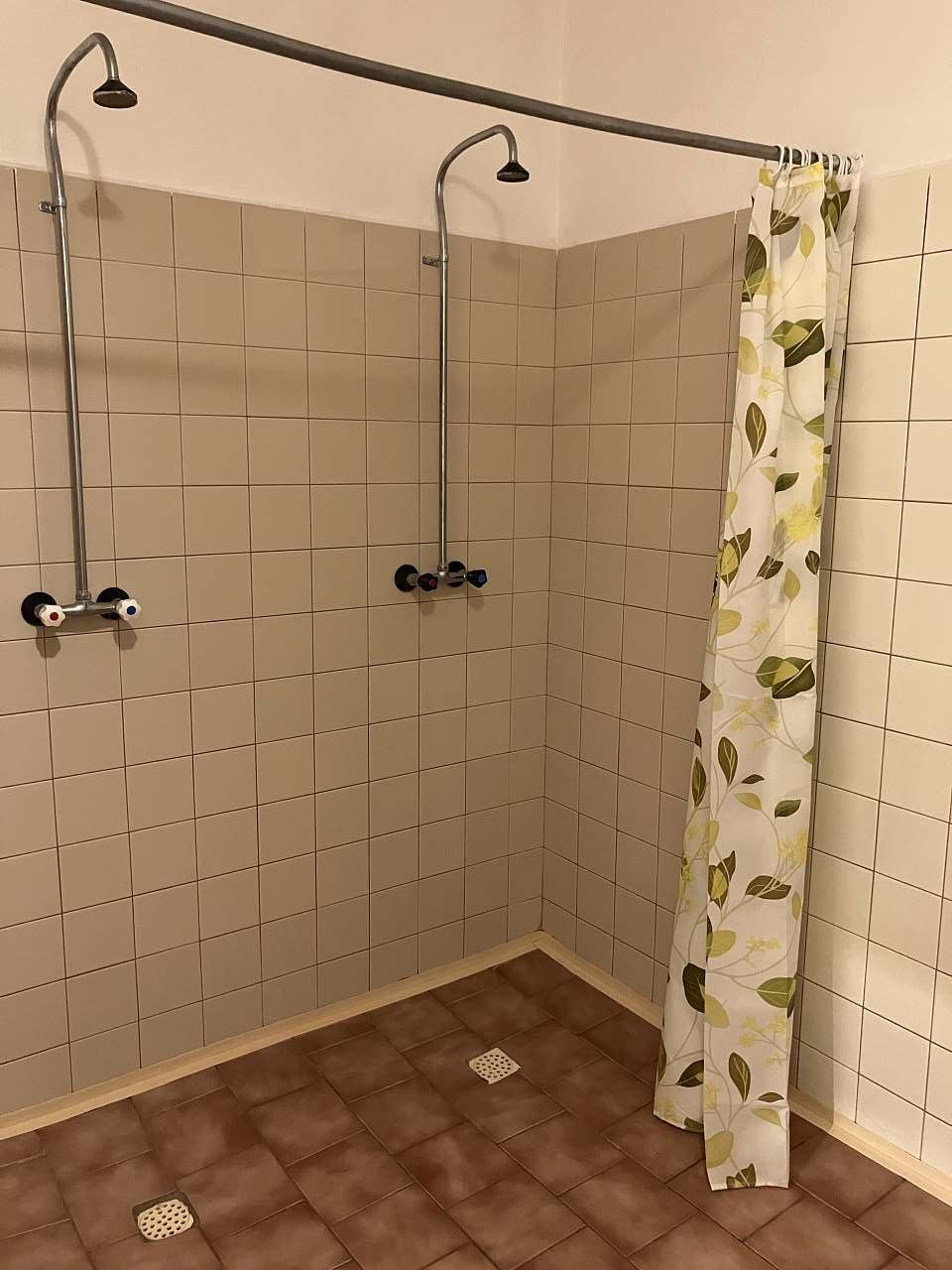 Dámské sprchy.
