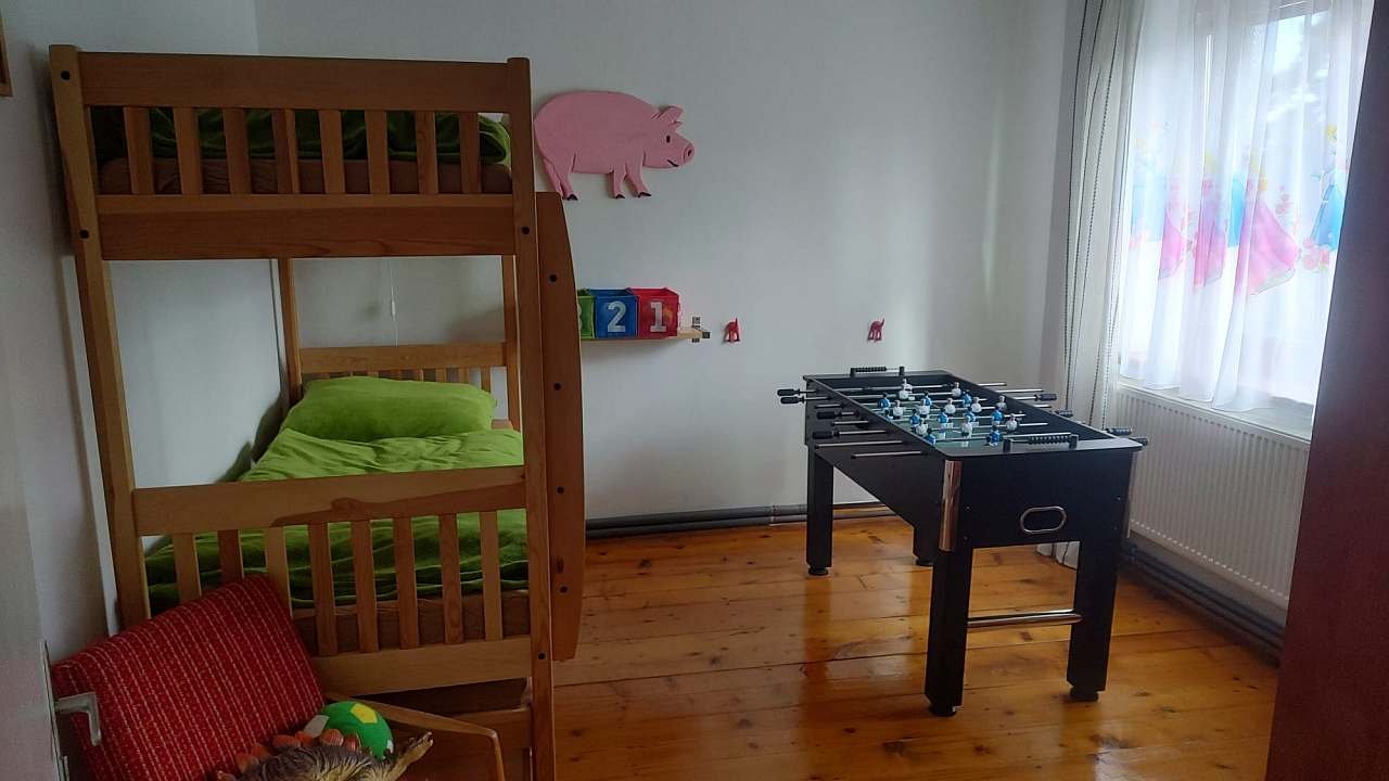 Dětský pokoj (patrová postel 90x200)