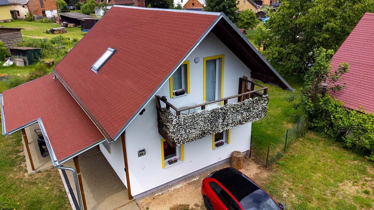 Domek u rybníka - Labuť