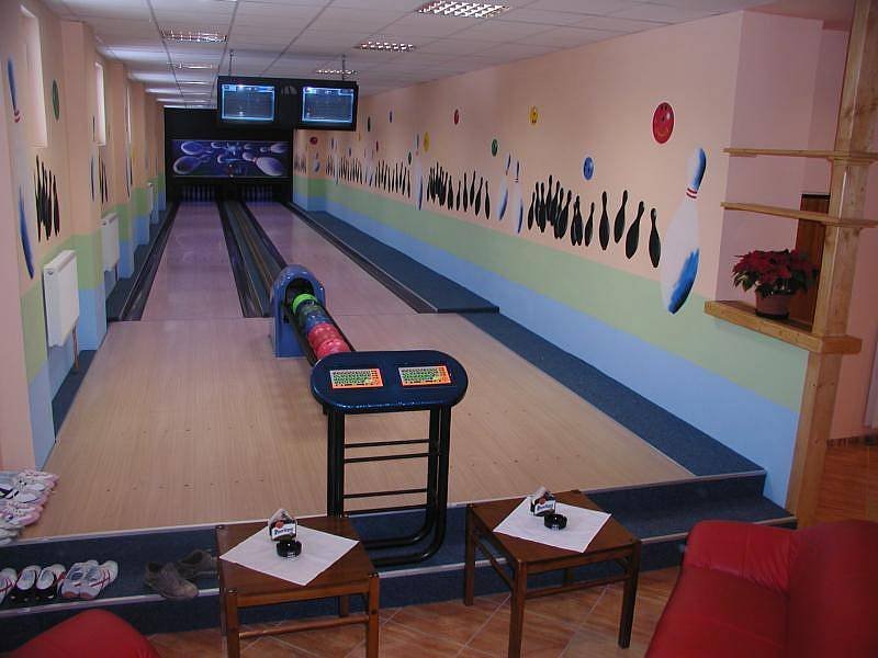 dvě bowlingové dráhy