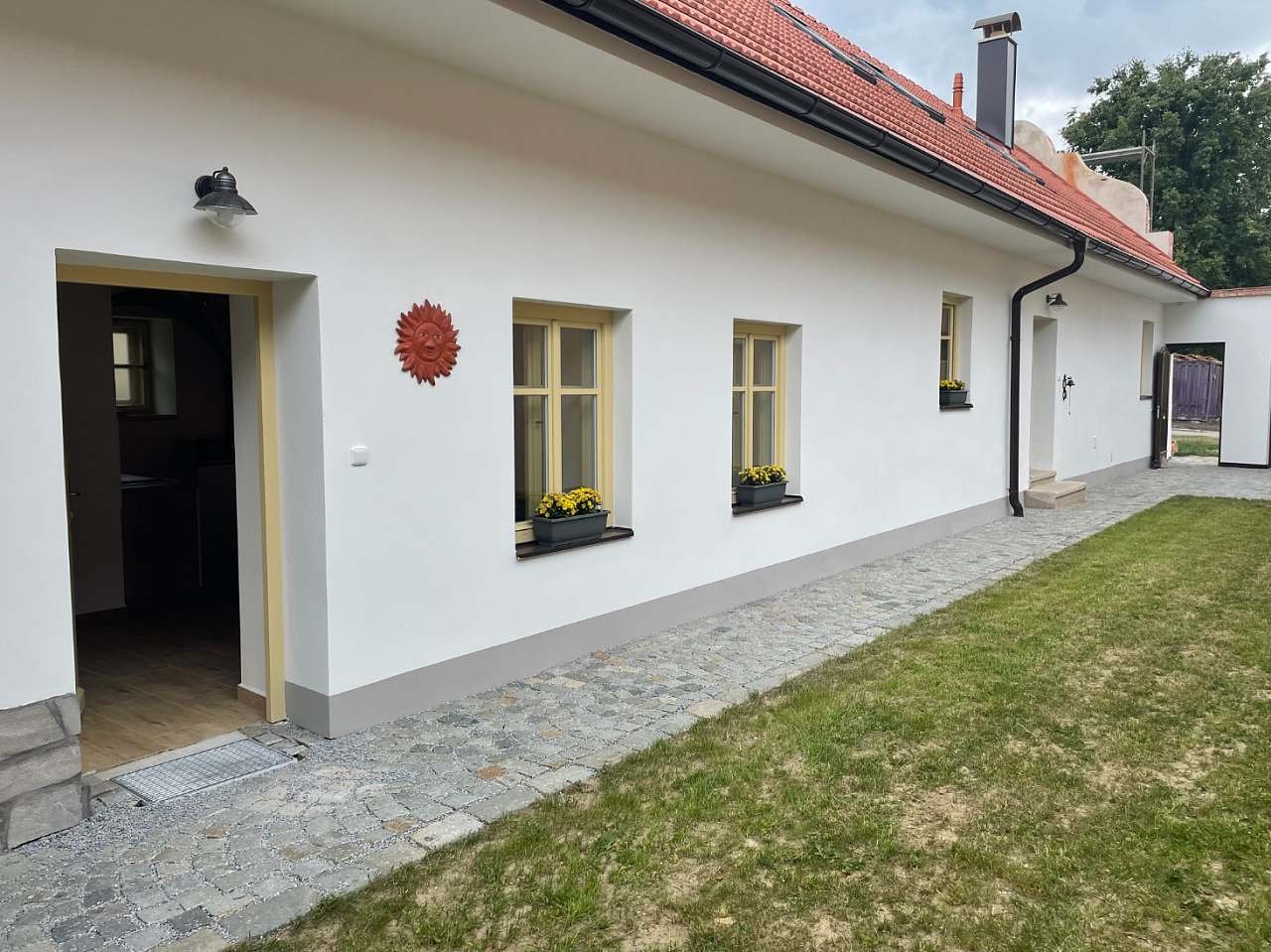 Dvorek - vchod apartmán