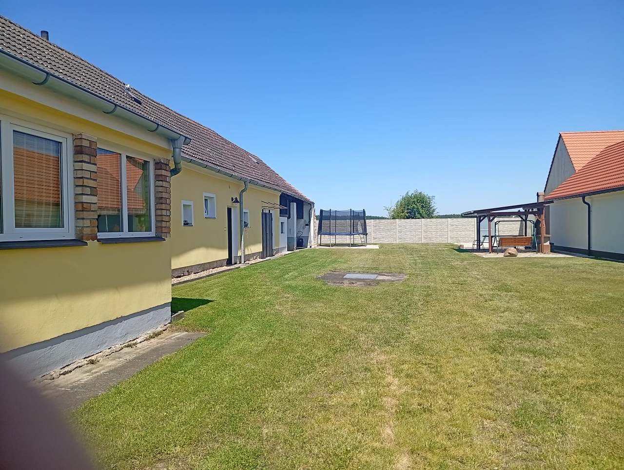Dvůr