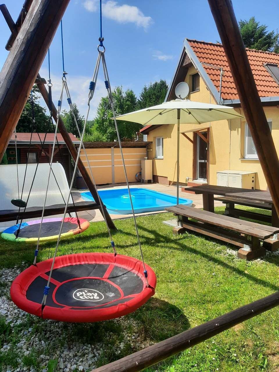 houpačky+bazén