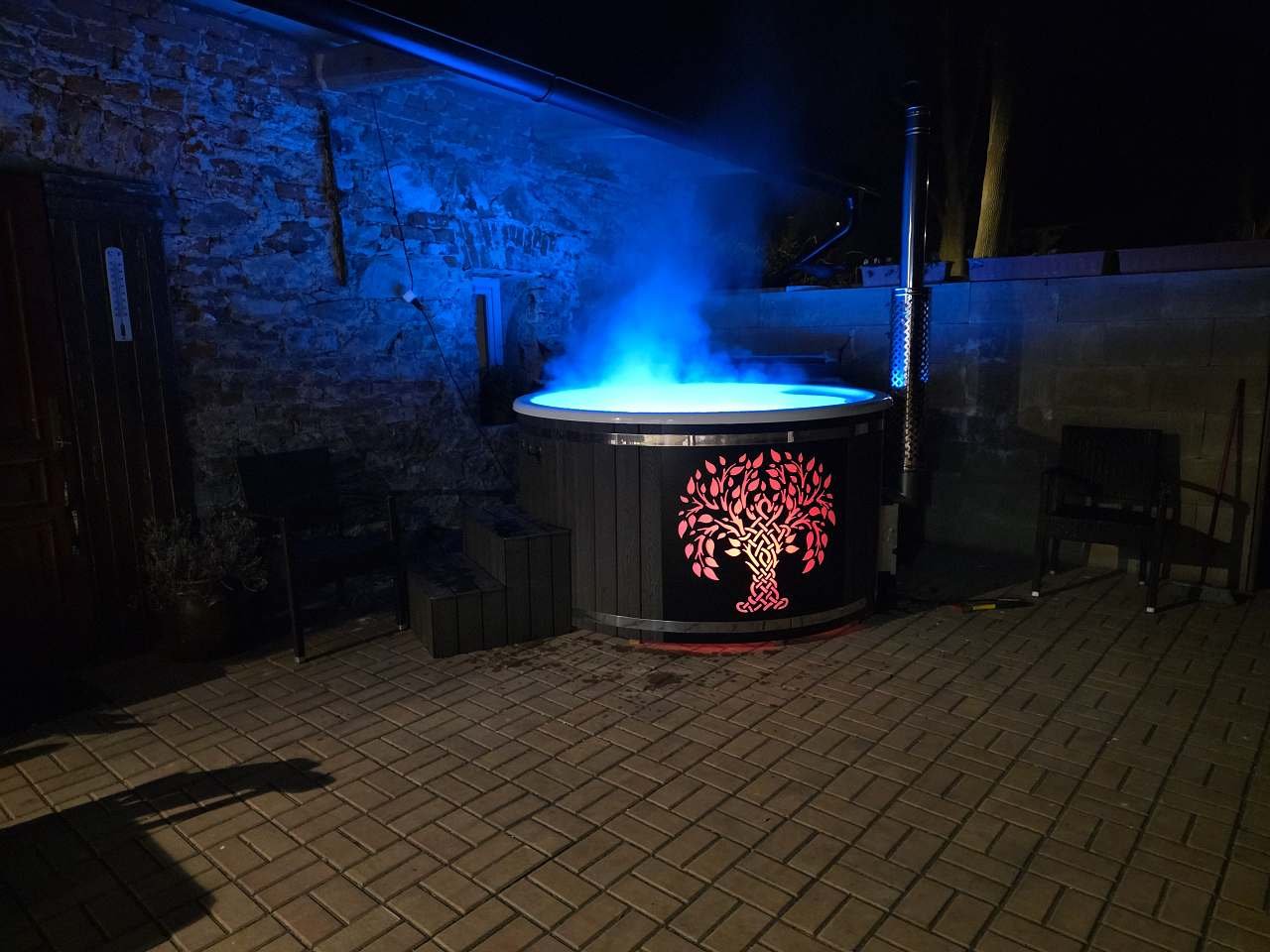 Hydromasážn koupací sud