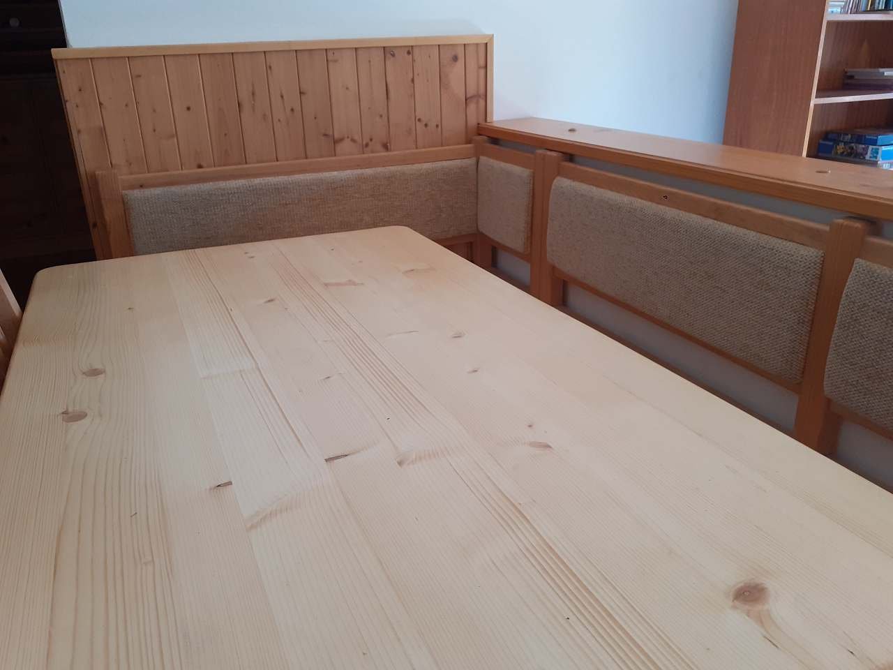 Jídelna spojena s obývákem