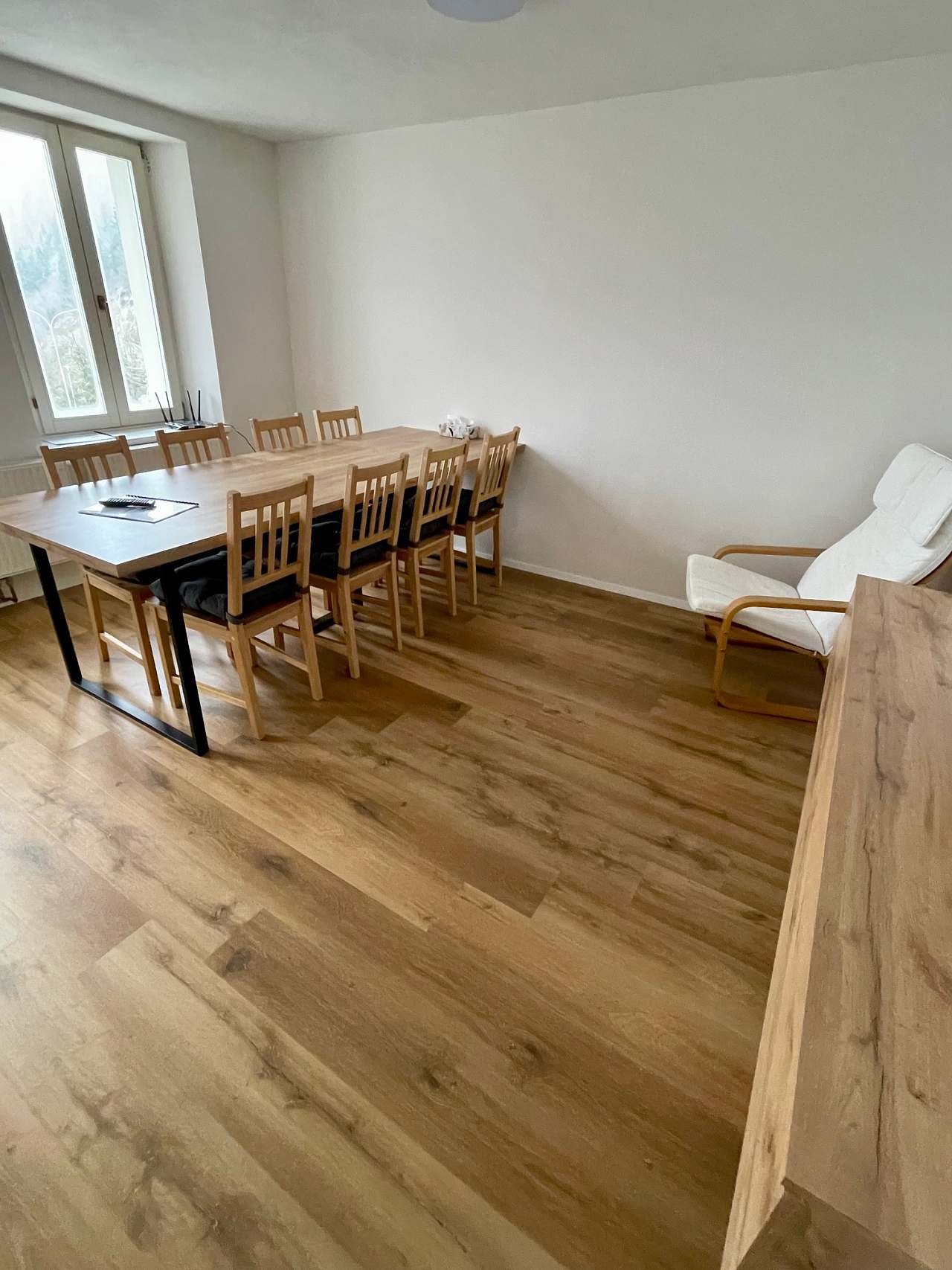 Jídelní stůl