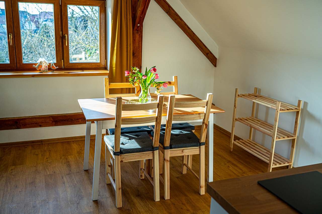 Jídelní stůl, apartmán 1
