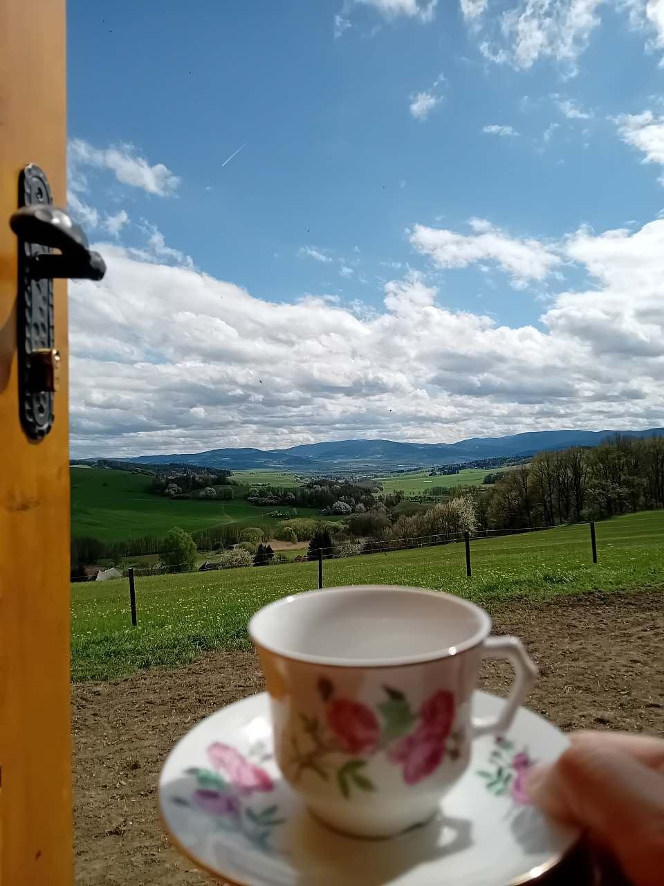 Kávu si osladím...