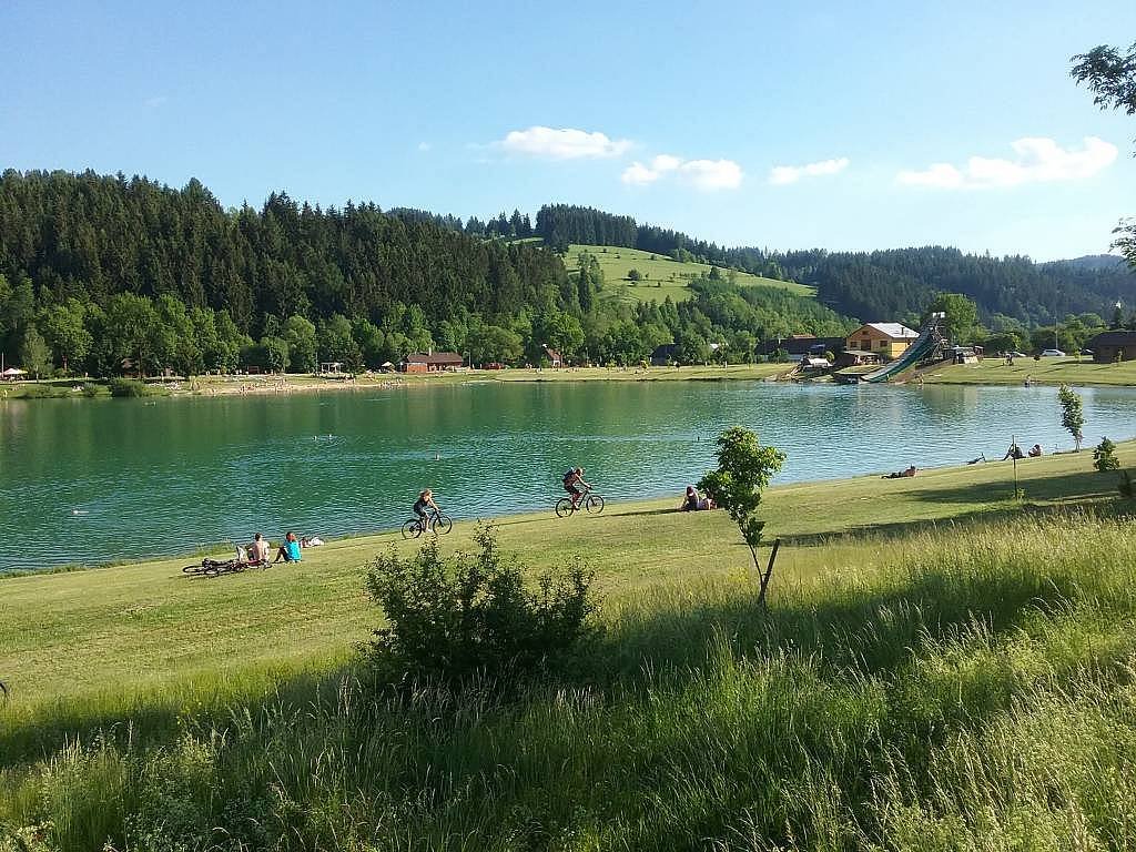 Kolem Balatonu vede Cyklostezka Bečva